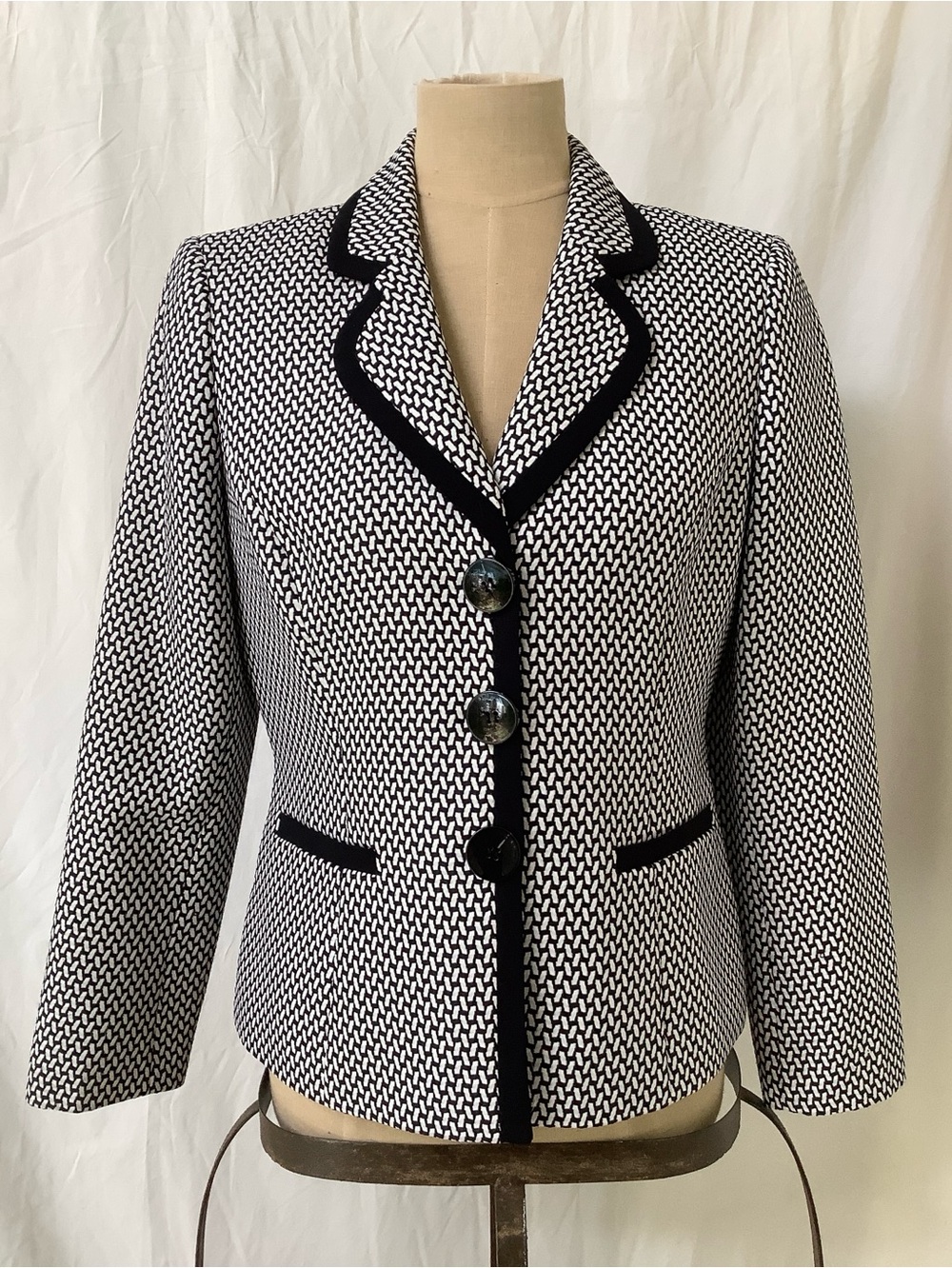 Kasper Separates Blazer Jacket-Black and White Geometric Pattern-Button Close-8P